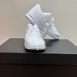 Size 2.5Y Nike Kobe 8 Protro