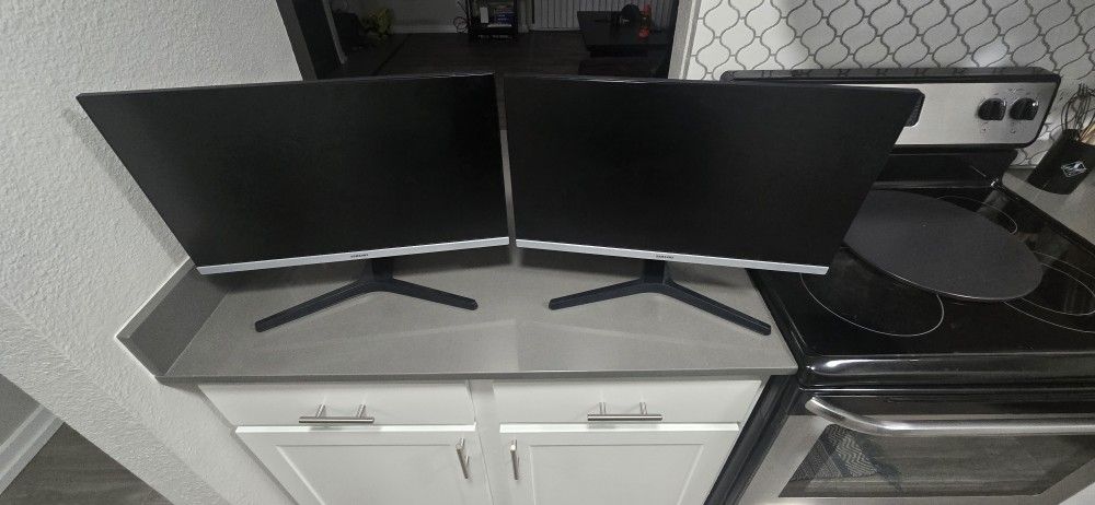 Dual Samsung Monitor 