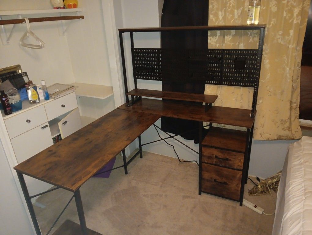 Large Desk. Brand New