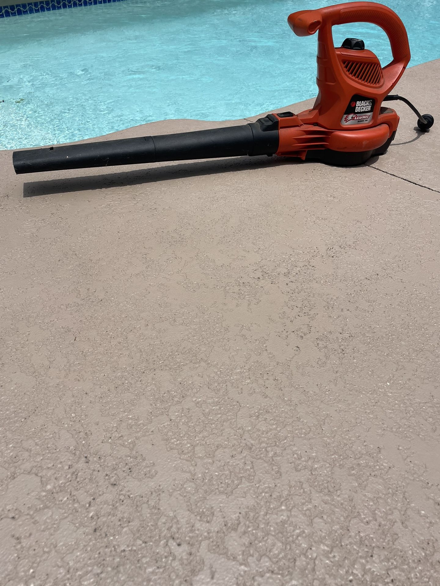 Black & Decker LeafHog Leaf Blower LH4500. works great