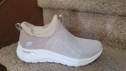 Skechers 9.5 air cooled ArchFit Women's Light Pink Slip-On Sneakers