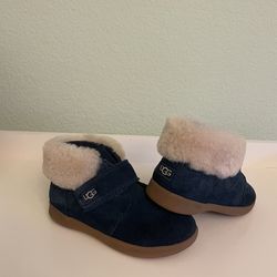 Kids Uggs in Navy Suede, size 11, T Nolen