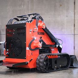 NEW | 1,000 lb Lift • 23HP • Stand-On Skid Steer / Dingo Loader 