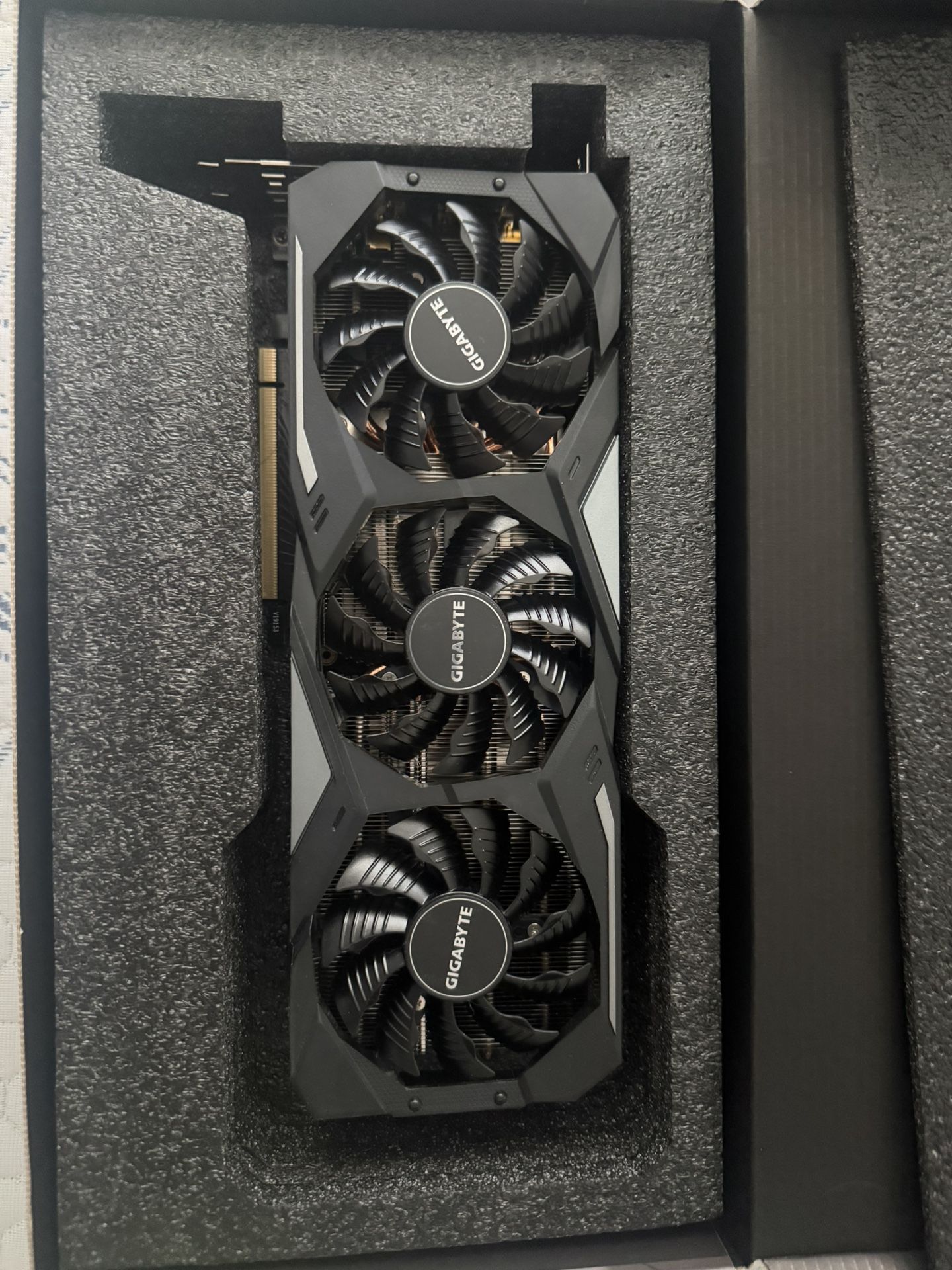 GIGABYTE NVIDIA GeForce RTX 2070 SUPER Windforce OC 3X 8GB GDDR6