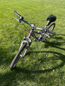 Women’s Schwinn Mountain Bike / Bicycle