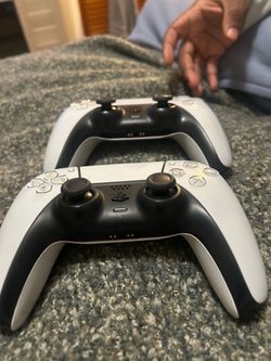 PS5 DualSense Controllers – Set of 2