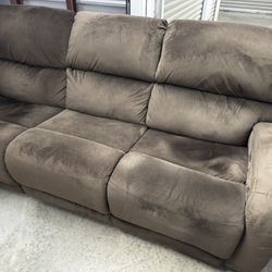 Power Reclining Sofa & Loveseat Set – Excellent Condition