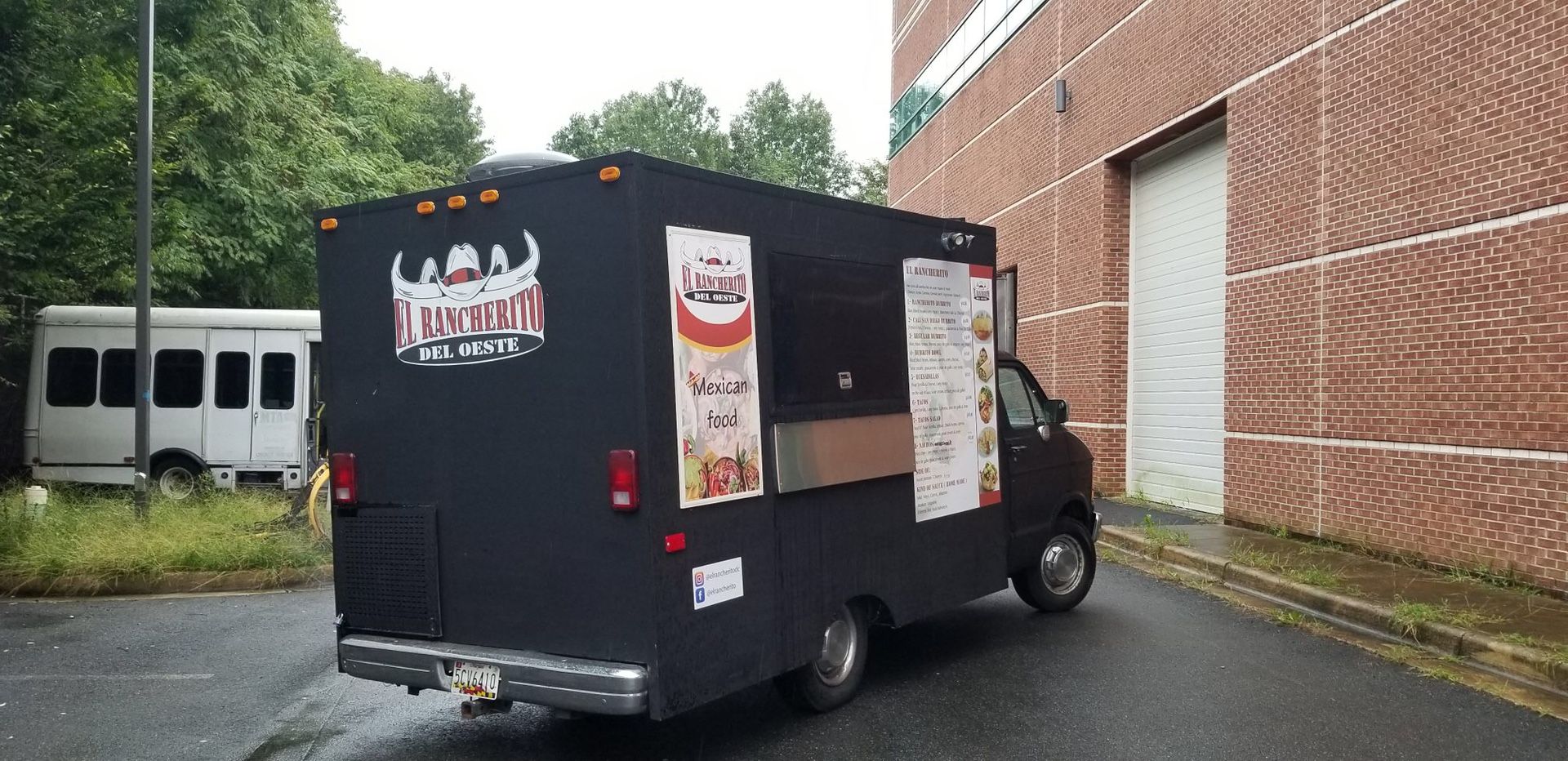 Food Truck For Sale 18’ Meets DC length Requirement