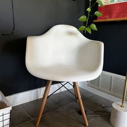 2 Midcentury Style Chairs 