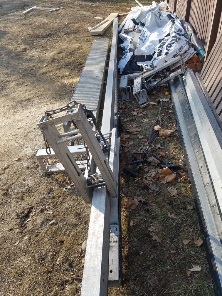 Aluminum pump jack scaffolding system