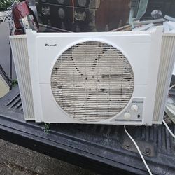 Price Is Firm. Large 12-in Window Fan