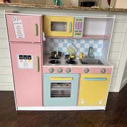 play kitchen with play food included