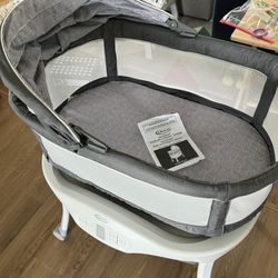 Graco Sense2Snooze Bassinet with Cry Detection Technology 