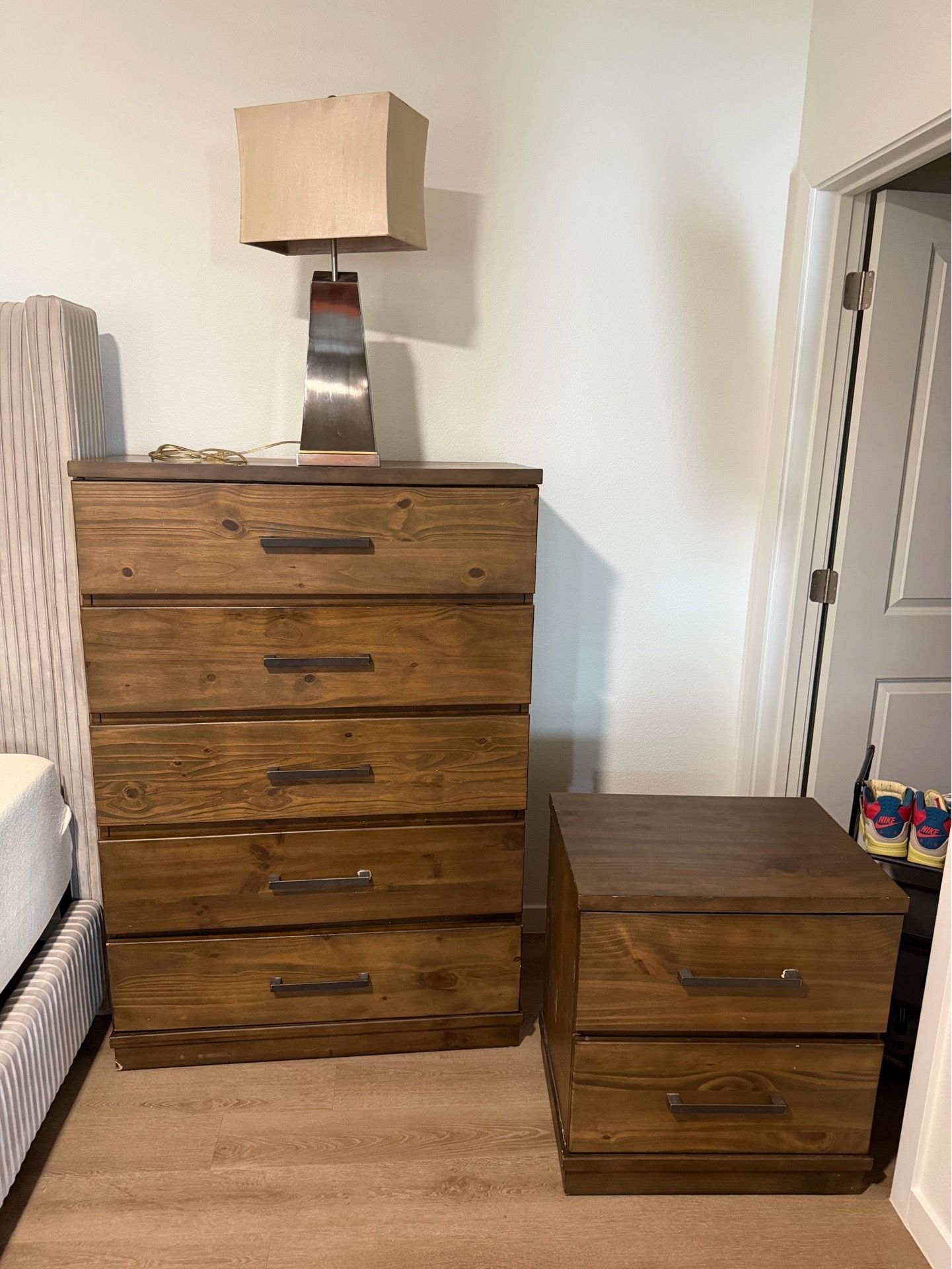 Dresser set