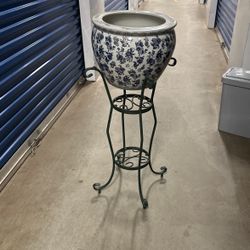 Chinese Ceramics Pot With Stand 