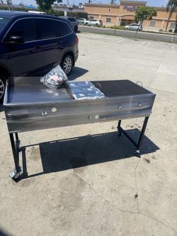 Plancha nueva con charolas i con asador de gas propano