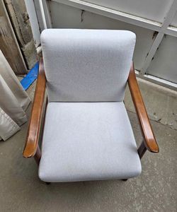 Mid Century Modern Accent Chair – Gray Upholstery & Walnut Frame