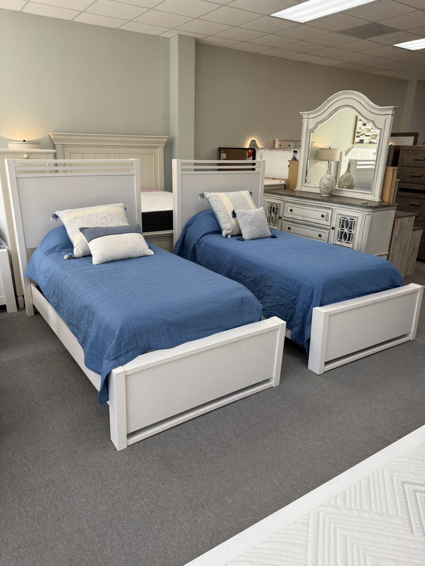 Twin bedroom set (FREE 24H DELIVERY AND SETUP)