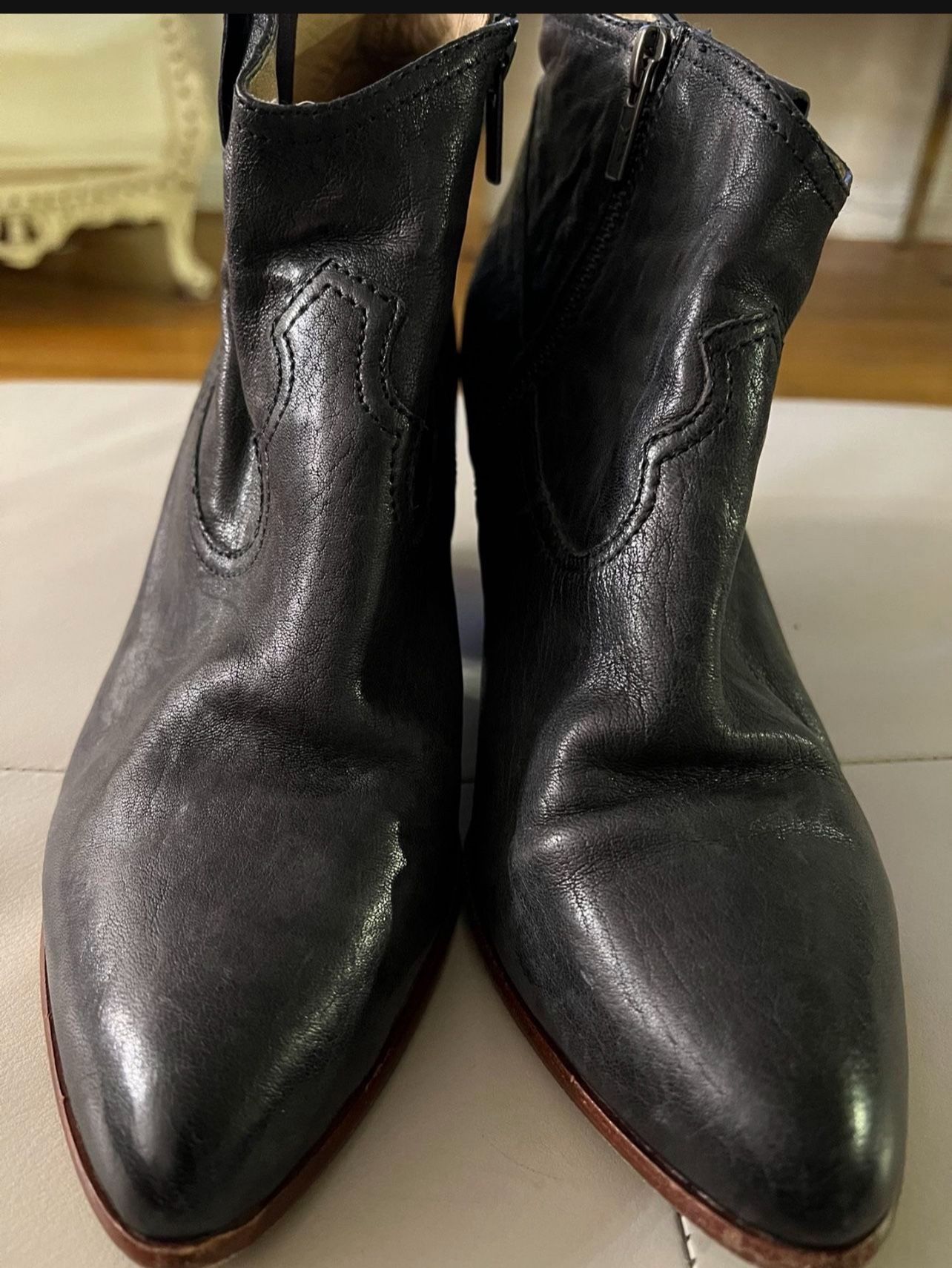 BOOTS FYRE/ Size 9/The Leather Looks Perfect/Black