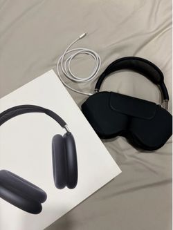 Midnight AirPod Max’s
