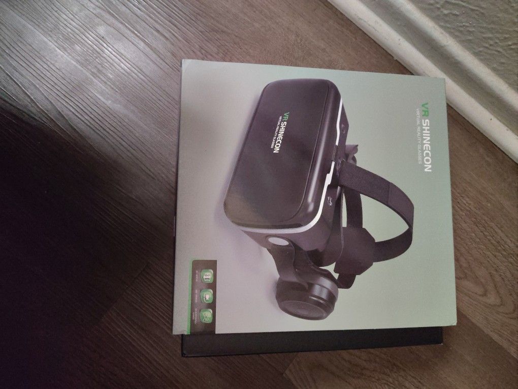 Virtual Reality Headset With Remote