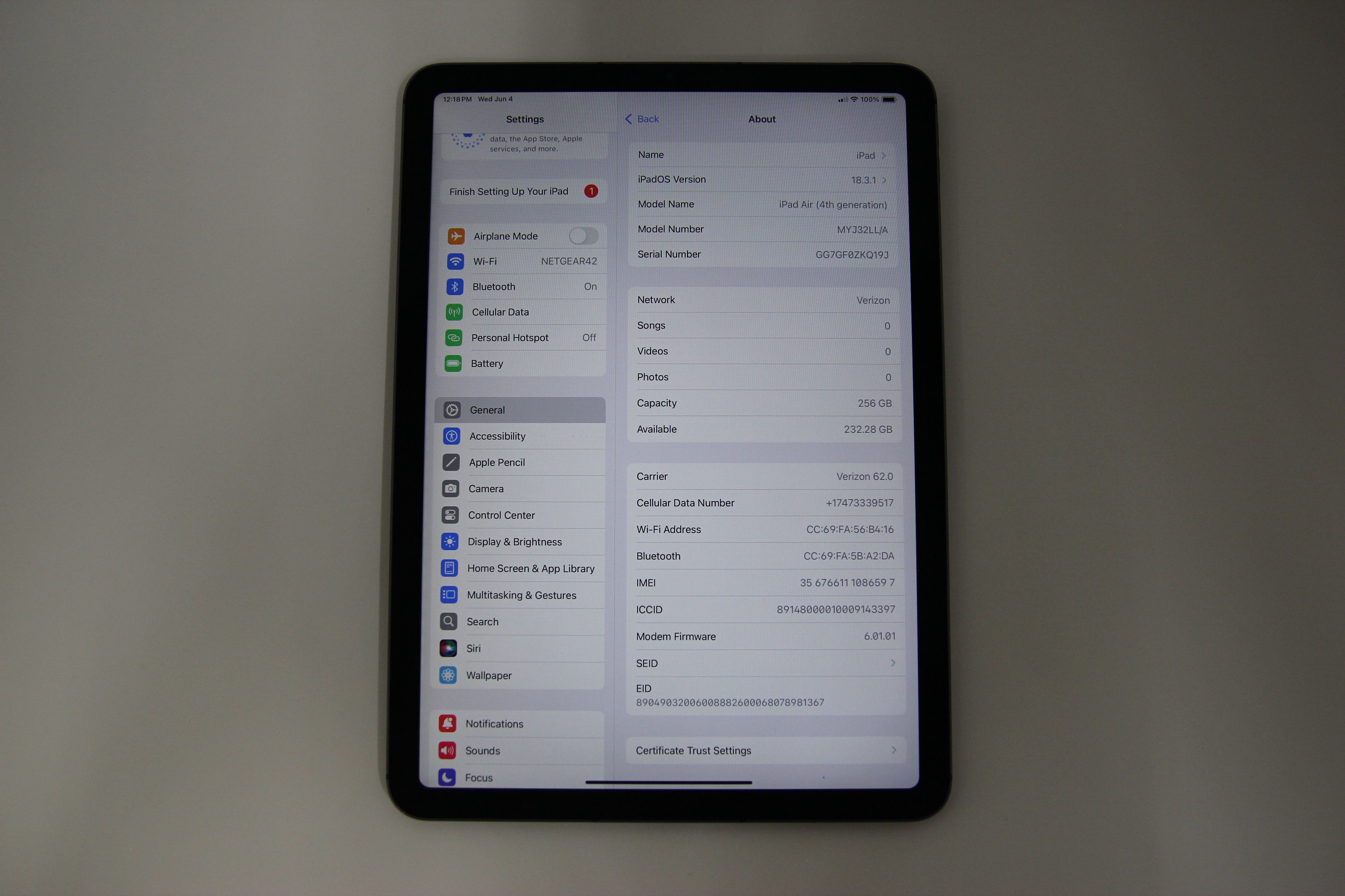 Apple iPad Air 4th Gen A2324 256 GB Space Gray