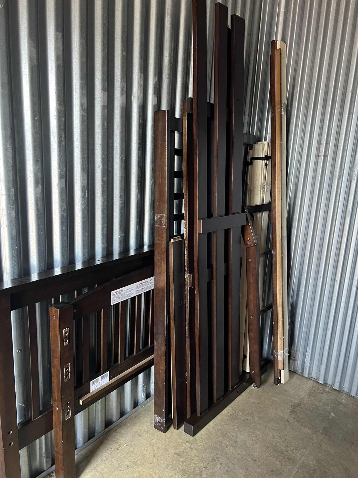 Twin/ Full Bunk Bed