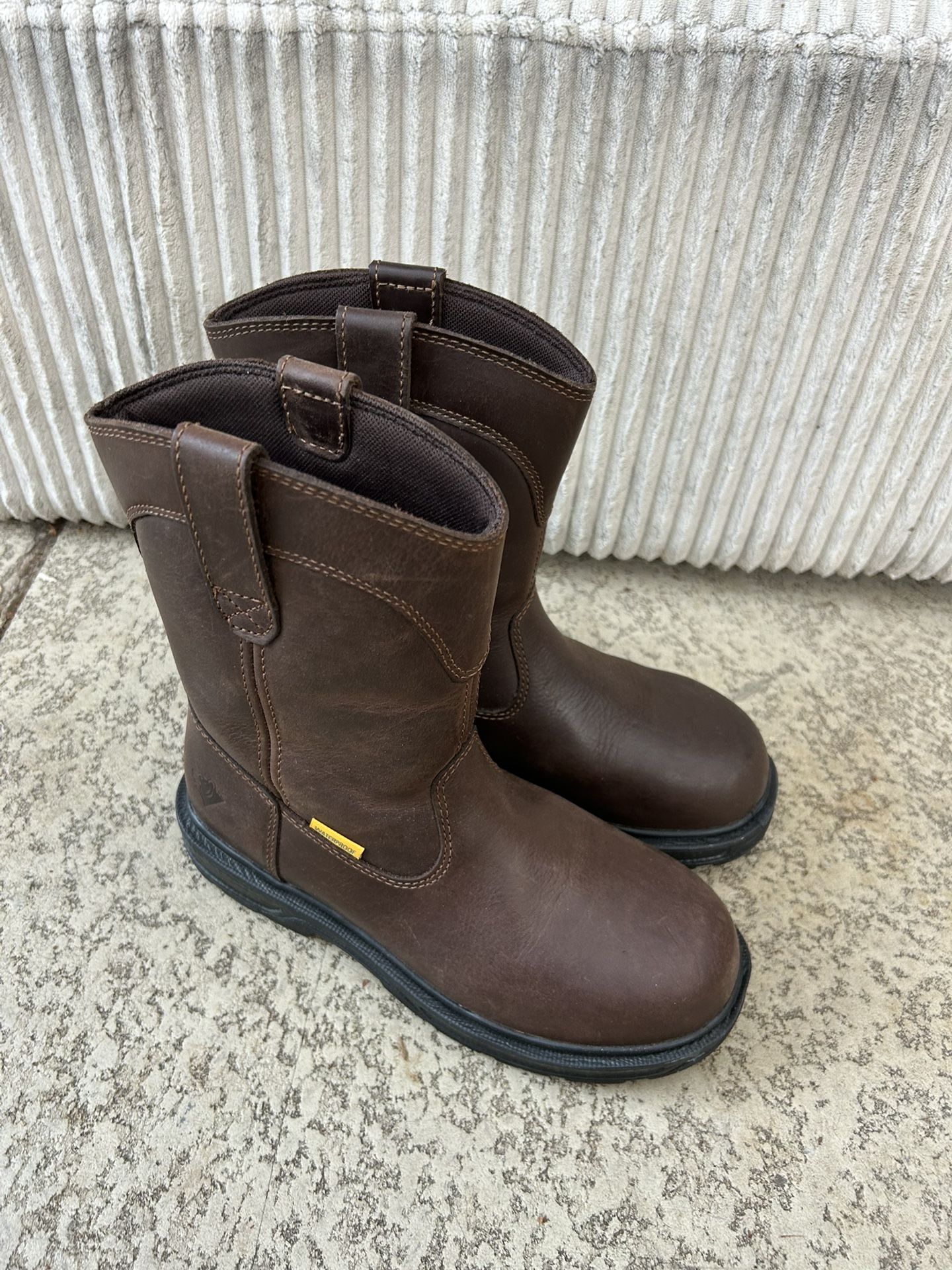 Men’s Work Boots Slip On Size 7.5