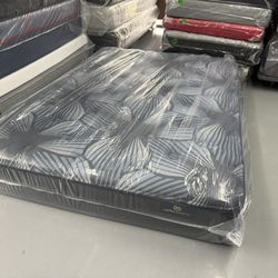 QUEEN SIZE SERTA PERFECT SLEEPER (PLUSH) MATTRESS & BOX SPRING BED SET