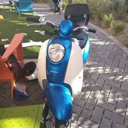 2009 Metropolitan Scooter