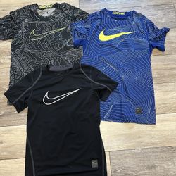 Nike Short sleeve shirts youth medium 