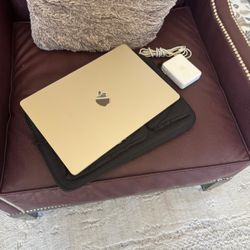 MacBook Air  15. Inches  2025