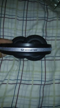 Monster folded wireless headphones can use wire optional