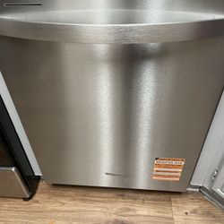 Whirlpool WDTA50SAKZ Dishwasher – Stainless Steel – Like New