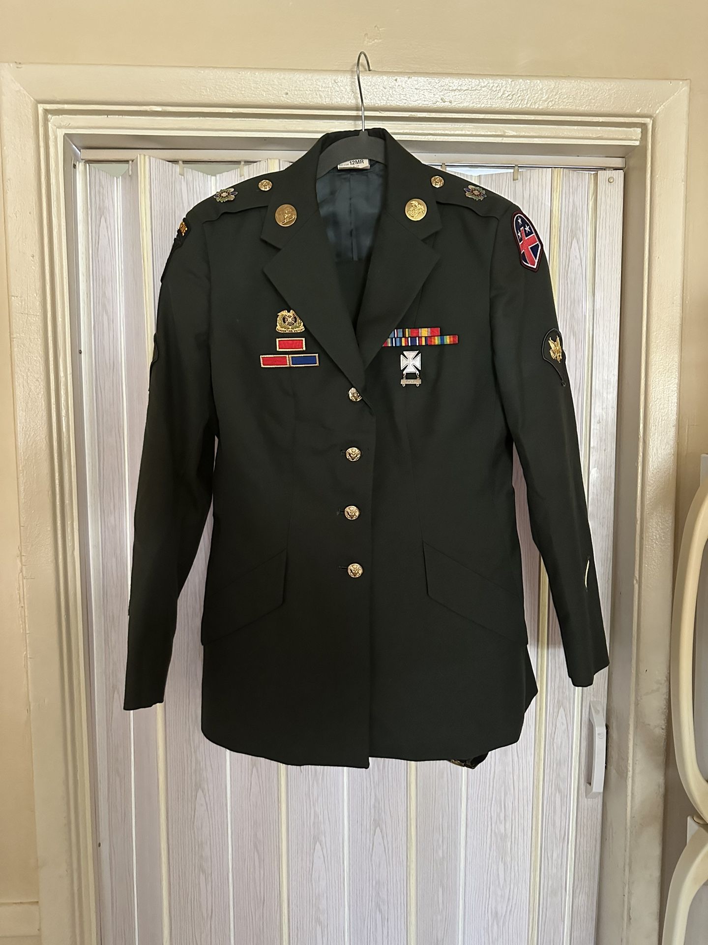 Vintage US Army 101st Airborne Division-332 Medical Brigade Women’s uniform set-READ DESCRIPTION