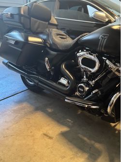 2 &1 pipe thunder header  for sale off a 2017 street glide 128
