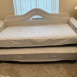 Wicker Trundle Bed and Bedroom Sét