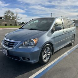 Selling my 2008 Honda Odyssey Touring (Clean title) 
