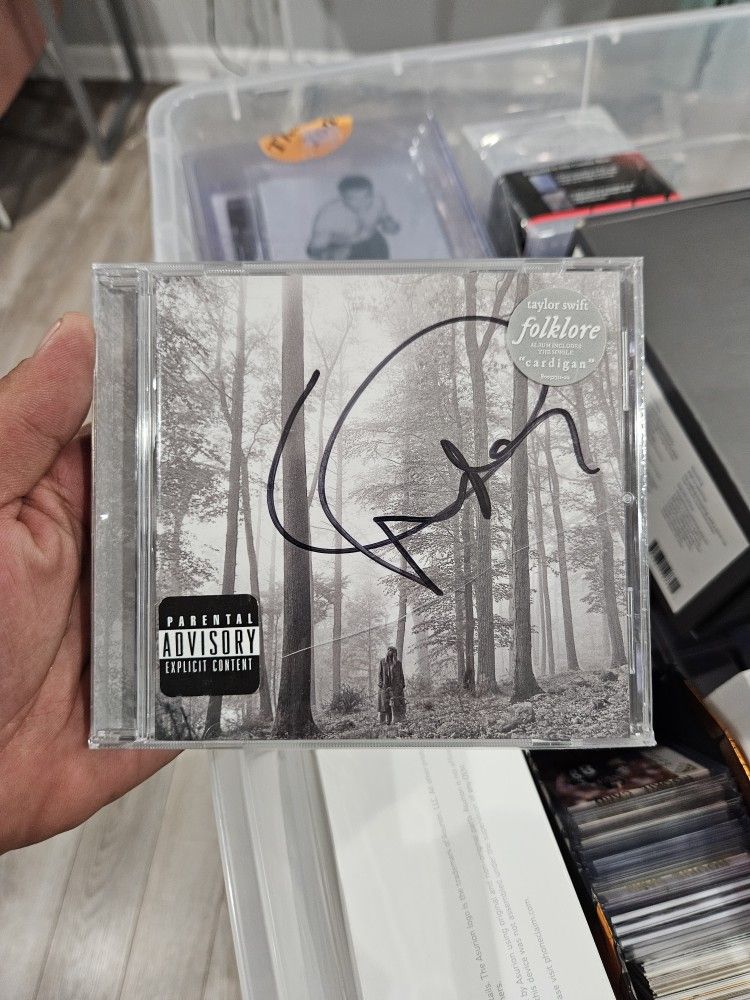 Signed TAYLOR SWIFT CD COVER