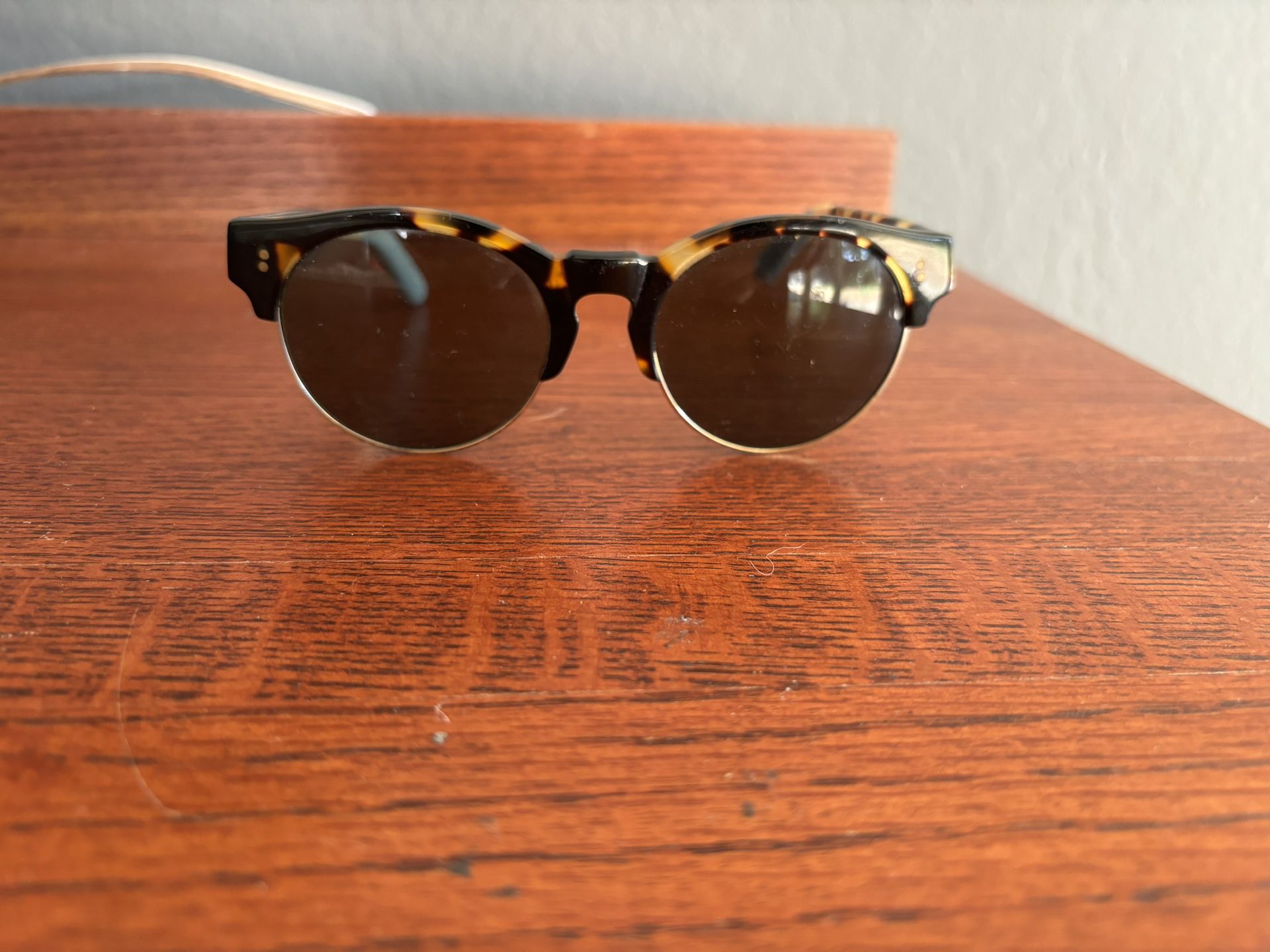 Toms unisex Charlie Rae One For One Sunglasses great condition 