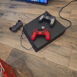 PS4 + controllers