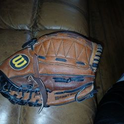 Wilson A440 Fastpitch Baseball/Softball Glove Size 11" RHT