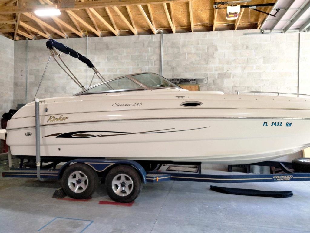 2000 Rinker siesta 243 with trailer.