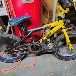 18-in Hot Wheels kids bike