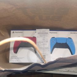 2 Playstation 5 DualSense Controllers ! 🔵🔴