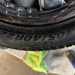 Rims An Tires 305-40 R22