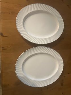 2 Vintage Royal Worcester oval platters with platinum trim•Measurements in pics•Please see pics/description