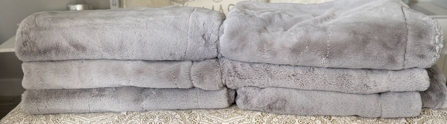 Large silver great soft fluffy throws 6 for 100$