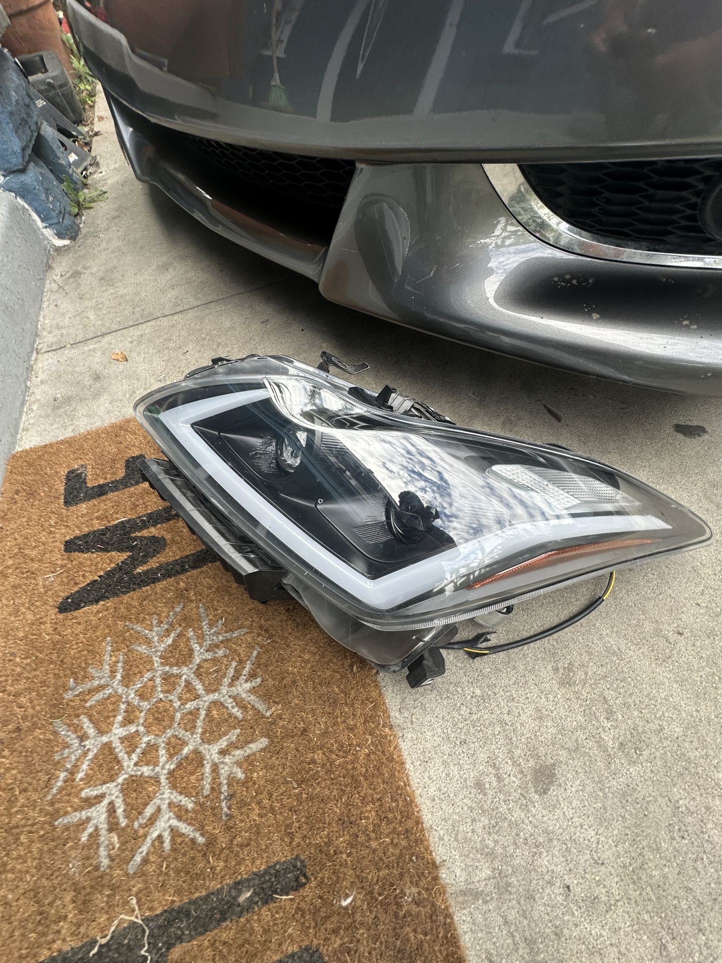 G37 Driver Headlight 