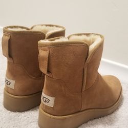 Brand New Kristen Bootie Brown UGGS size 6 womens